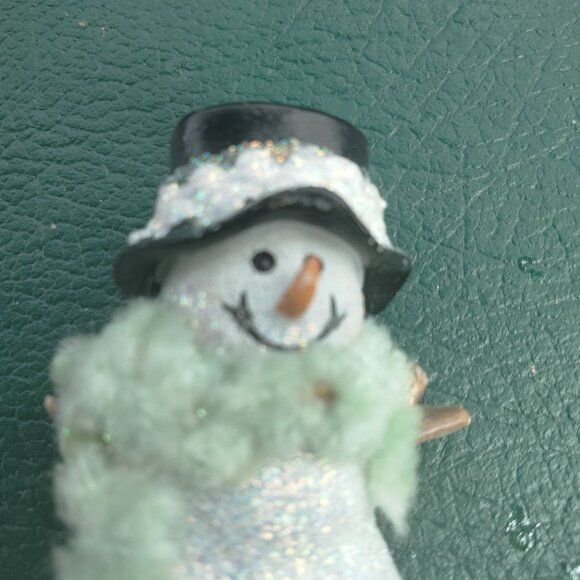 Snowman Pin Brooch Fleece Scarf Vintage Christmas Holiday Jewelry 3D TExtured - Picture 2 of 5